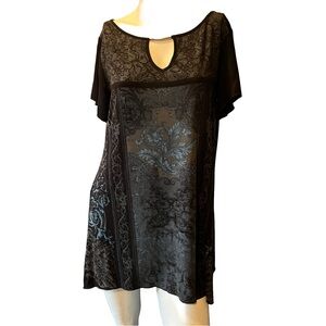 Edista lightweight soft long sleeve top medium keyhole neckline with bar rayon M